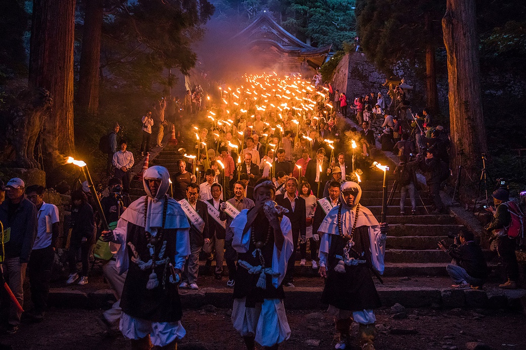 大山夏山開き祭 たいまつ行列